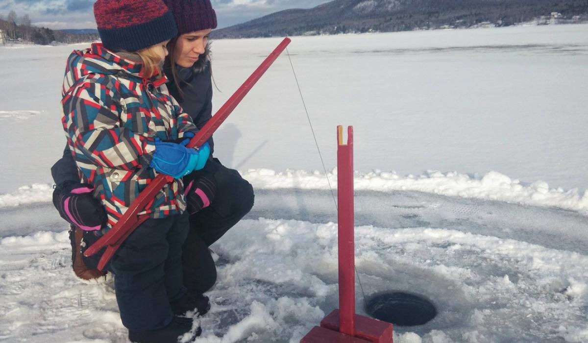Lac Stoke : Des pêcheurs en herbe sur la glace!