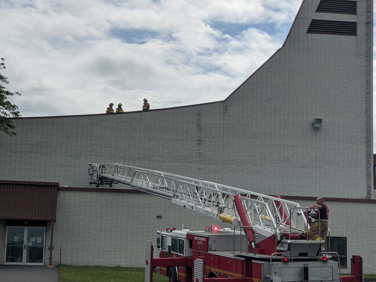 Les pompiers d’Asbestos interviennent à l’Église Saint-Isaac Jogues