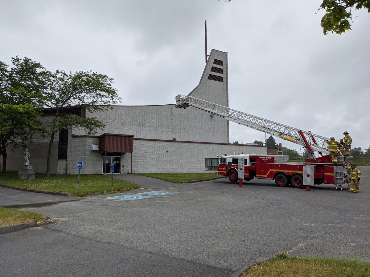Les pompiers d’Asbestos interviennent à l’Église Saint-Isaac Jogues