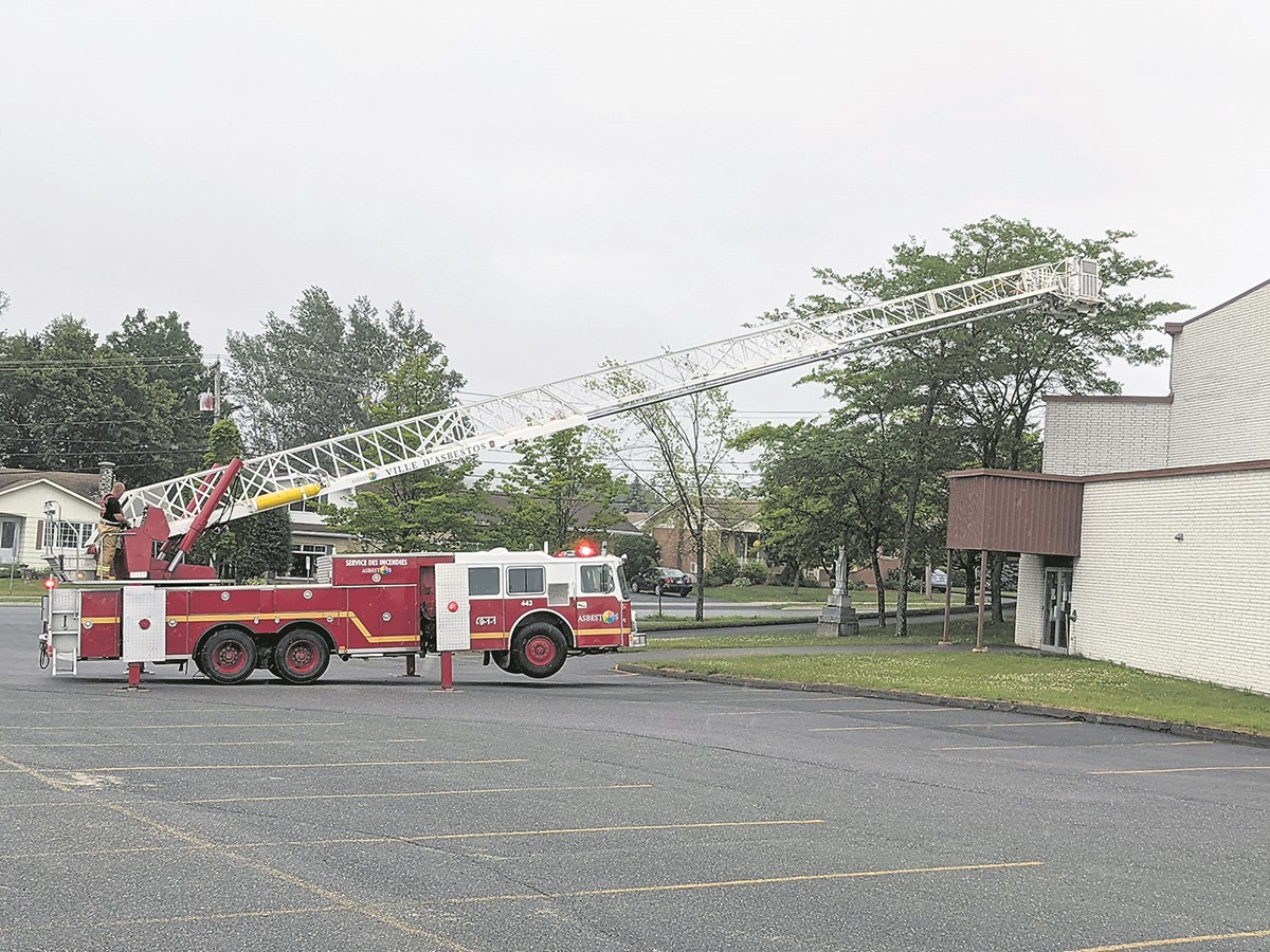 Les pompiers d’Asbestos interviennent à l’Église Saint-Isaac Jogues