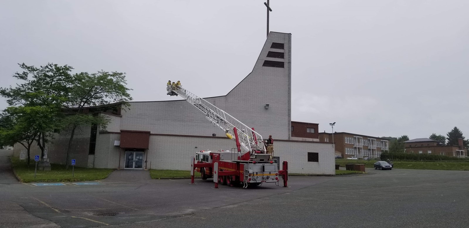 Les pompiers d’Asbestos interviennent à l’Église Saint-Isaac Jogues