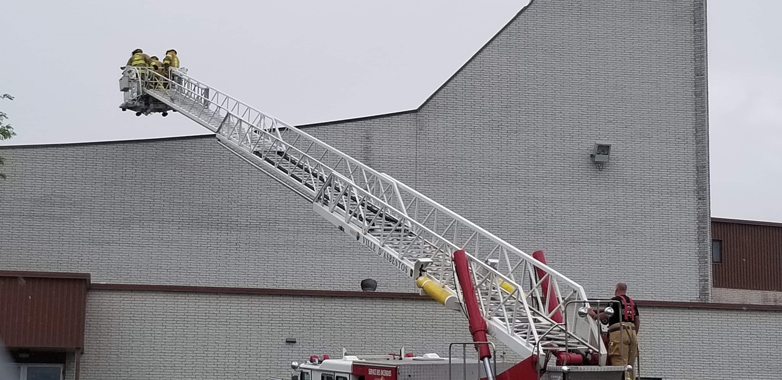 Les pompiers d’Asbestos interviennent à l’Église Saint-Isaac Jogues