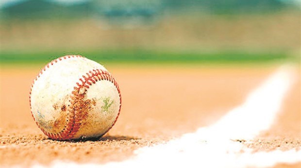 Début des activités pour la ligue de softball Bull’s Head