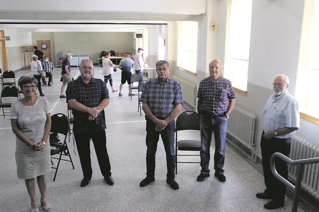 Cinq maires et mairesse pour appuyer les bénévoles.
