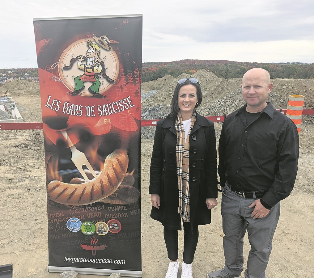 Mme Roxanne Labonté et M. Bryce Patriquin, copropriétaires de l’entreprise Les Gars de Saucisses