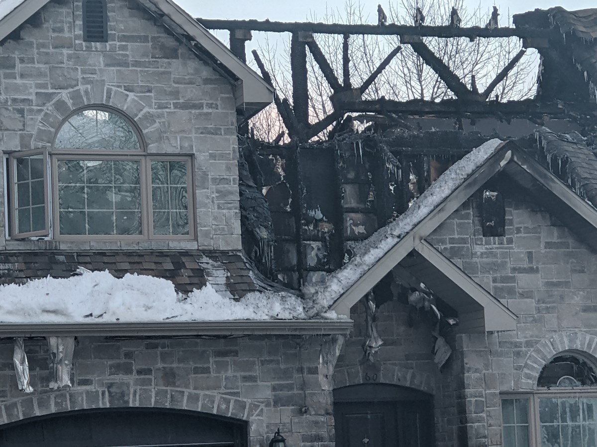 Une résidence familiale ravagée par le feu à Richmond