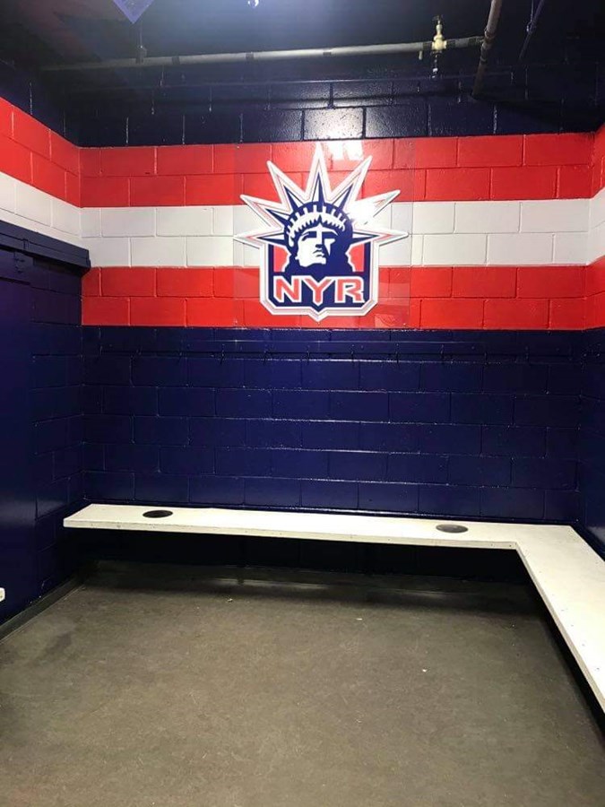 Un peu de LNH dans les vestiaires de l’aréna Connie-Dion
