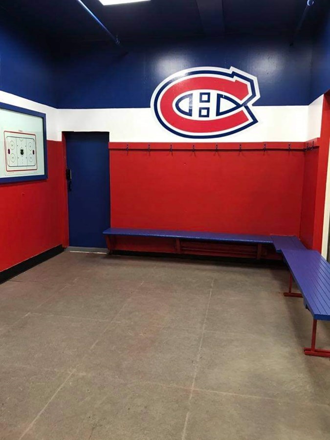 Un peu de LNH dans les vestiaires de l’aréna Connie-Dion