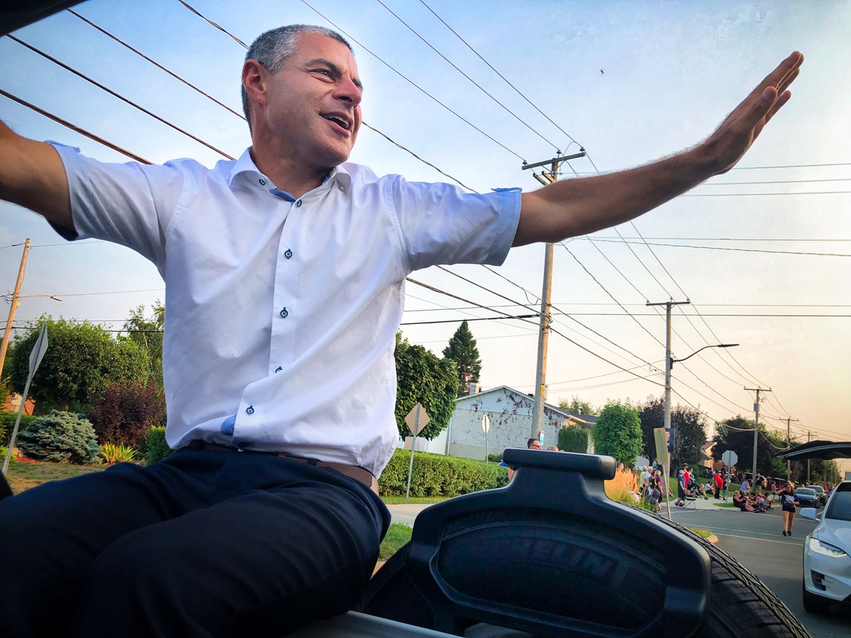Alain Rayes a pris part au défilé du Festival des gourmands de Val-des-Sources, notamment