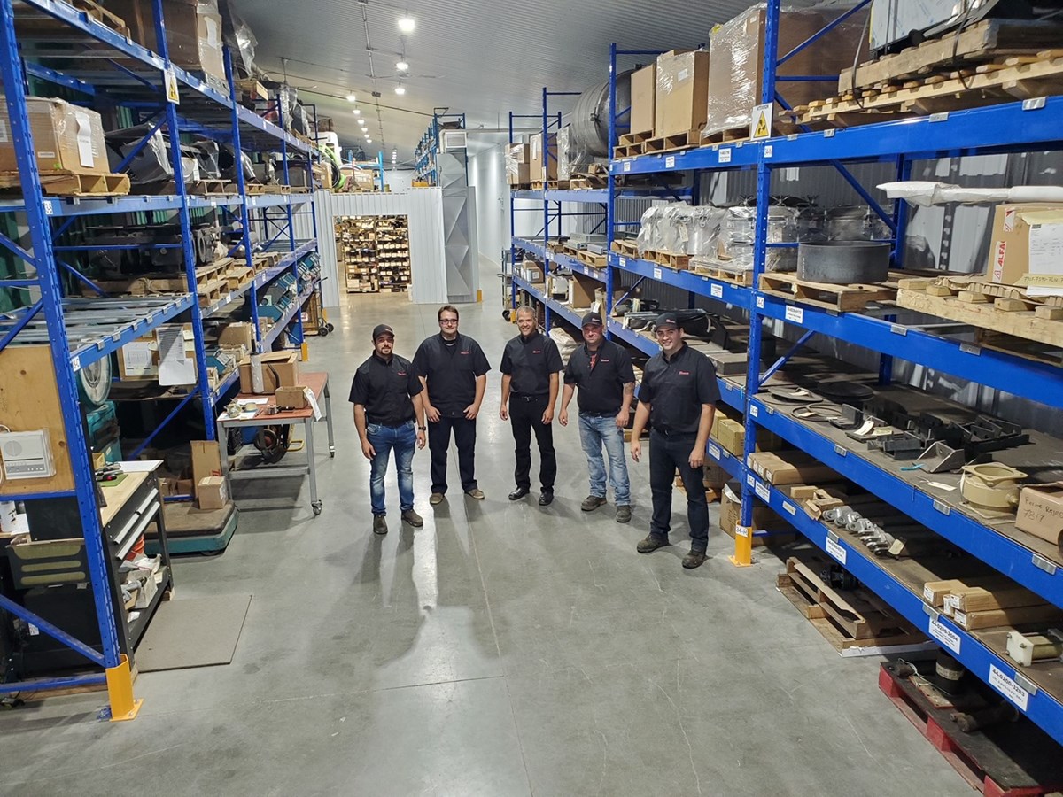 Michaël Côté, responsable division industrielle, Nicolas Côté, responsable département d’ingénierie, Joël Côté, président-directeur général, Marco Nadeau, représentant et Mathieu Côté, représentant.