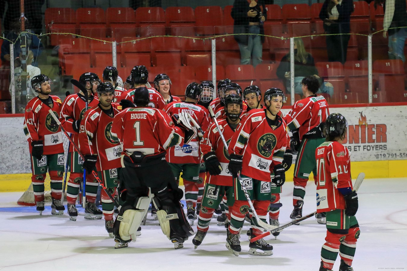Le Desjardins – Wild explose en 3è période à Coaticook