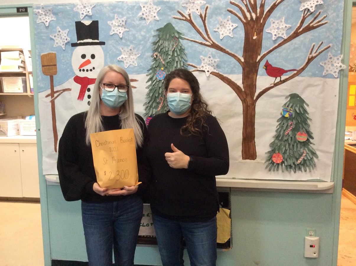 Jessica Prior et Sabrina Morin, représentantes des élèves de l’école St-Francis.