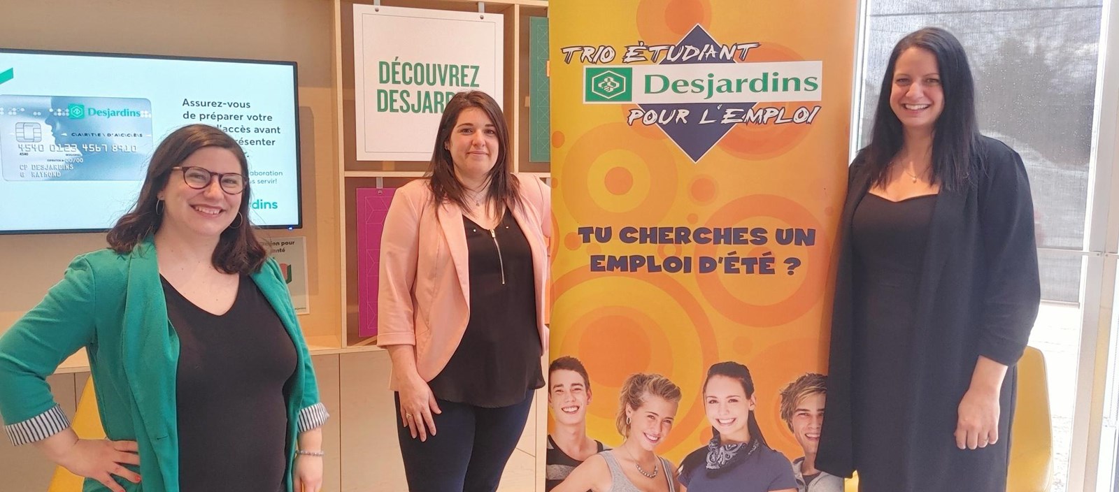 De gauche à droite, Catherine Paquet, conseillère d’orientation au Carrefour jeunesse-emploi Richmond, Marie- Pier Gosselin, conseillère en emploi et agente de projet au Carrefour jeunesse-emploi Johnson et Jennifer Beaulieu, directrice Développement de marché Caisse Desjardins du Val St-François