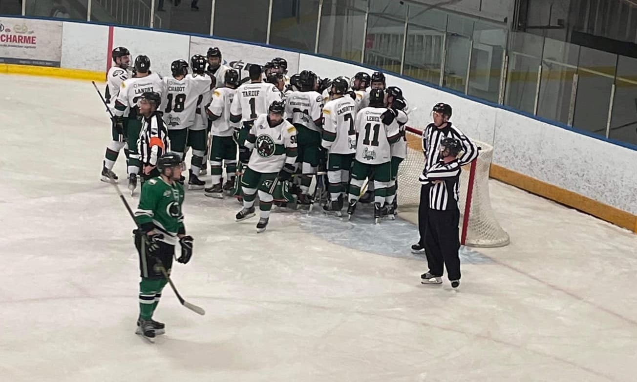 Le Desjardins – Wild gagne le 5ème match à Warwick
