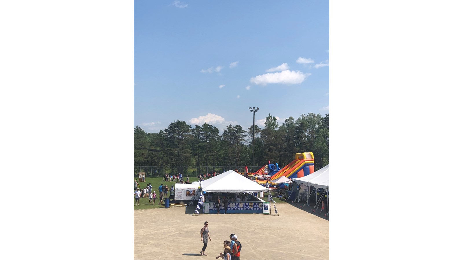 Encore cette année, les jeunes éprouveront beaucoup de plaisir dans les jeunes gonflables.