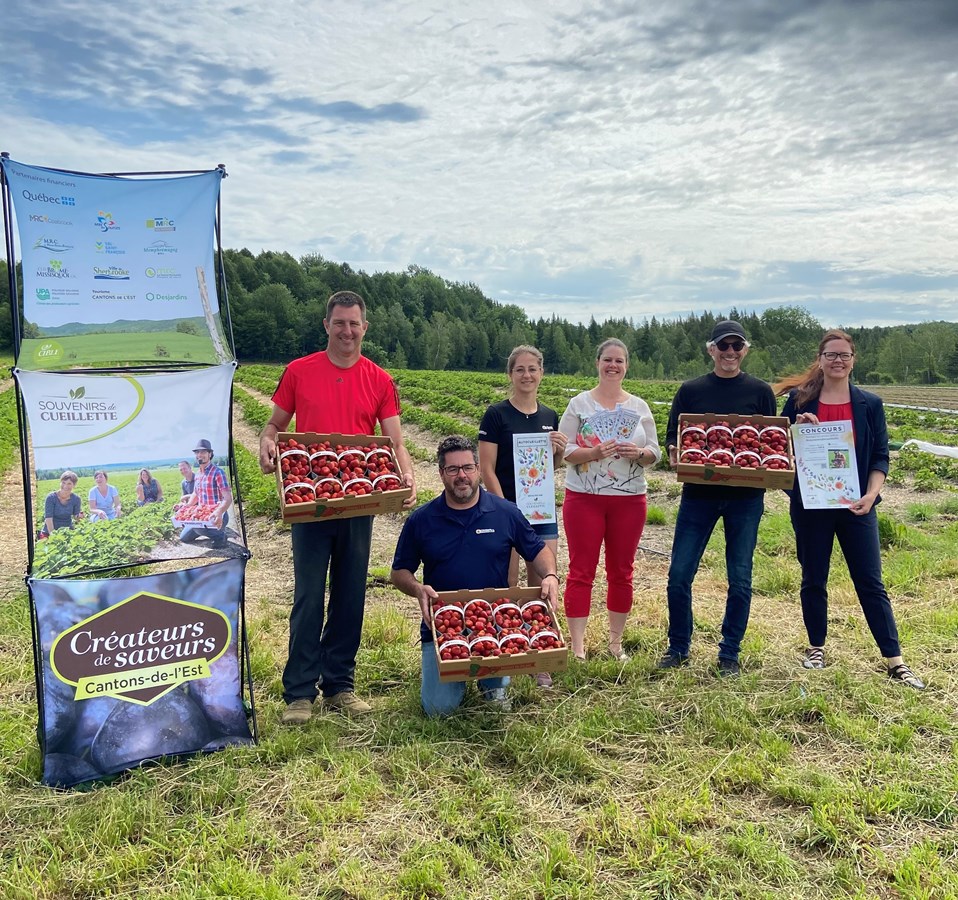 Olivier Simard, Ferme au Pré Bleu (Ascot Corner), Stephan et Viviane Perreault, Plantations Stephan Perreault (Val-Joli), Annie Plamondon, Créateurs de Saveurs Cantons-de-l’Est, Yves Vaillancourt, Les 3 Pouces Verts, (Cookshire-Eaton) et Jennifer Crawford, directrice générale Association des producteurs de fraises et framboises du Québec (qui représente 350 entreprises au Québec).