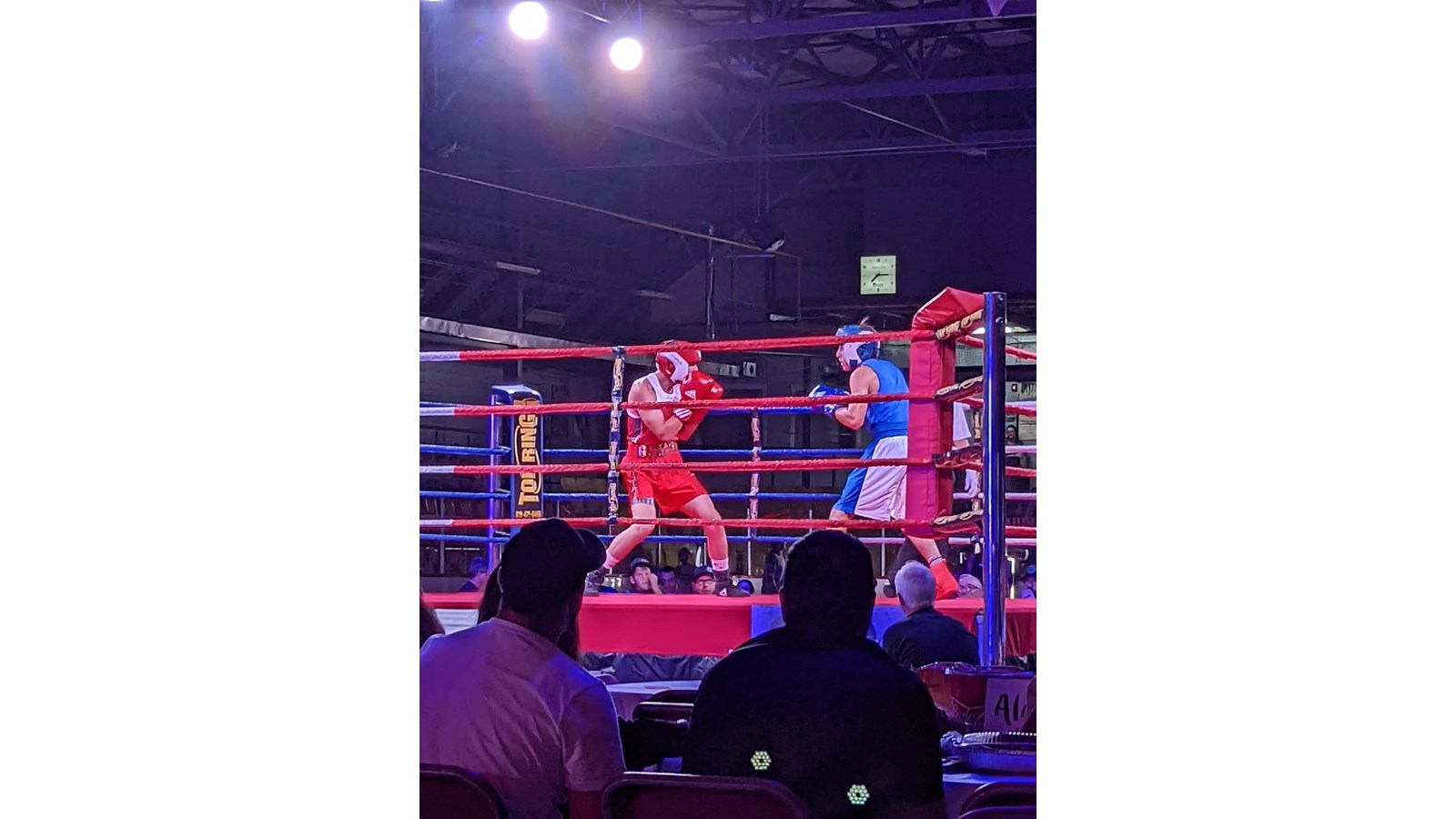 Baptiste Orsini, de Team Poulin à Windsor, s’est battu contre Ludovick Roberge, de Team Bergeron à Drummondville.