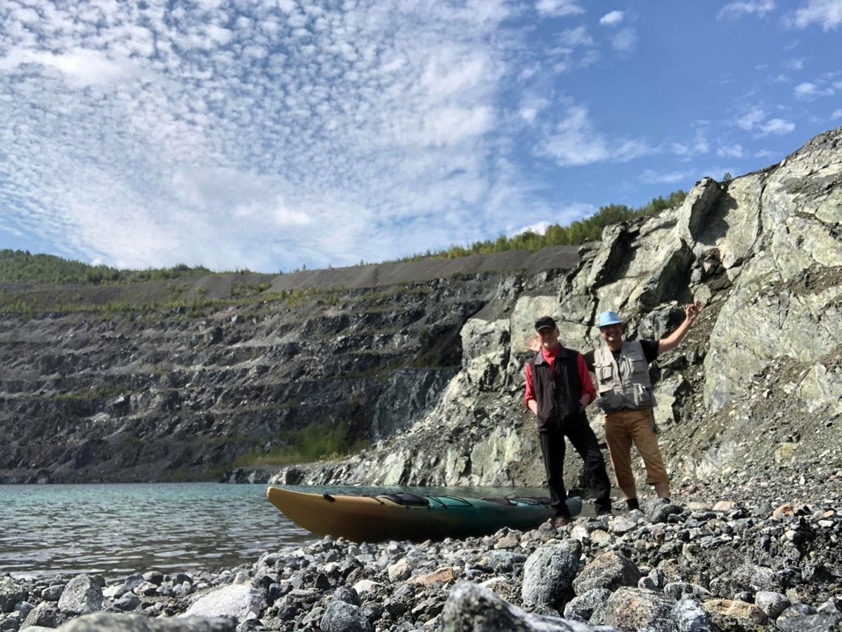 Mine Jeffrey en kayak : une attraction écotouristique dans un lagon azur