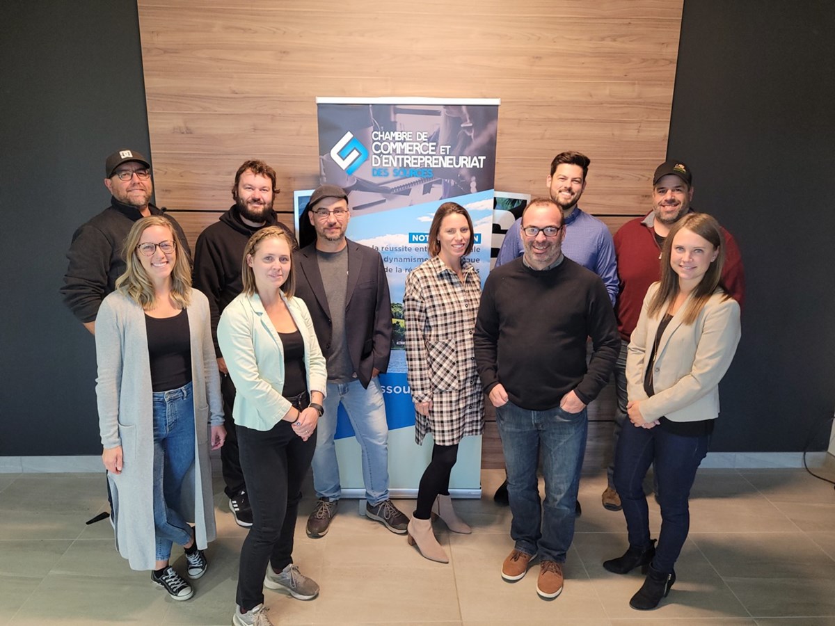 De gauche à droite : Le conseil d’administration de la CCES : Charles-Antoine Leblanc, Émilie Thériault-Gervais, Pascal Lapointe, Audrey Michel, Yan St-Hilaire, Magalie Dubé, Steve Pelletier, Pier-Olivier Gouin, Stéphane Roy, Marie-Andrée Lauzier.