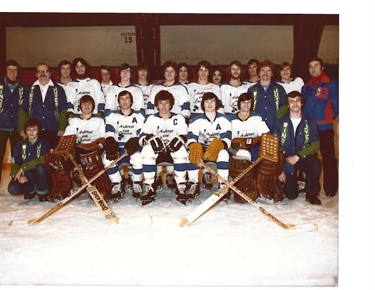 La direction du 45e Tournoi M13 — M15 Sherwood de Windsor recevra l’équipe des Athlétiques Juvénile de Windsor de 1977-78 qui a été la première formation locale du Hockey mineur windsorois à prendre part au tournoi.