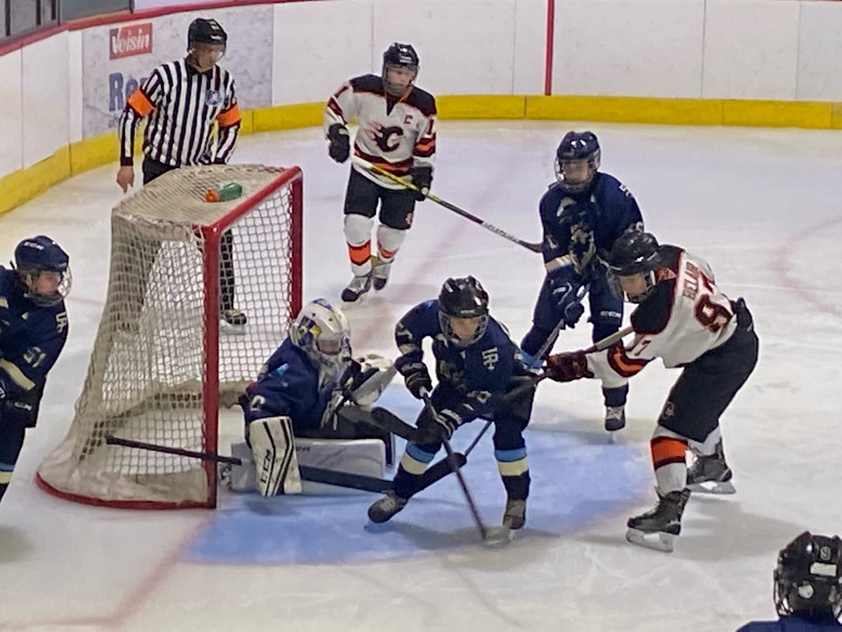 À compter de ce mardi et jusqu’au dimanche 29 janvier, ce sont les jeunes hockeyeurs M13 qui sautent sur la surface glacée.
