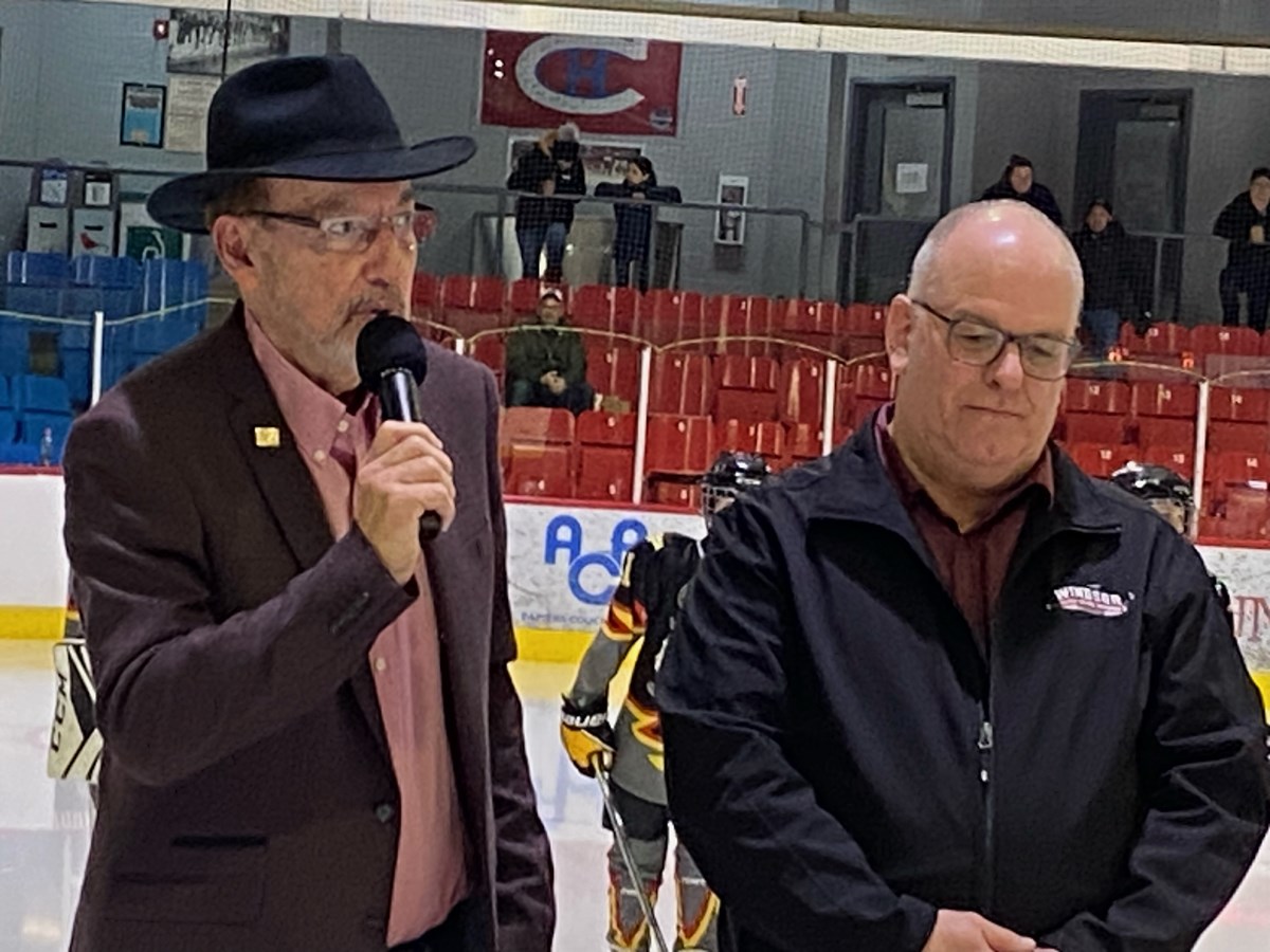 Le président d’honneur Gérard Bélanger en compagnie di président du Tournoi, Luc Desrosiers.