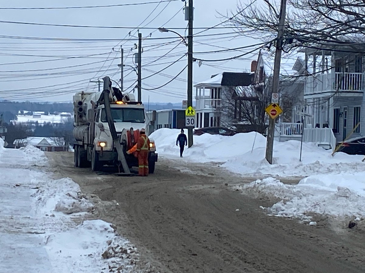 Vérification de conformité des travaux sur la rue Ambroise-Dearden