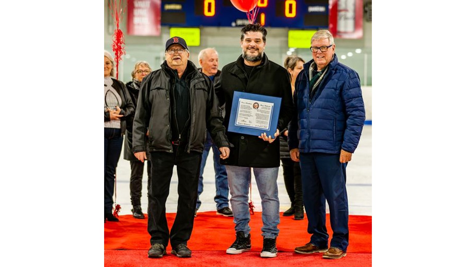 La remise du Prix d’Excellence René-Thibault a été faite par le maire de Richmond, Bertrand Ménard et Marcel Thibault à Normand Pelletier au nom de son père Rudy Pelletier, co-fondateur de l’entreprise Usinatech qui était retenu à l’extérieur du pays.