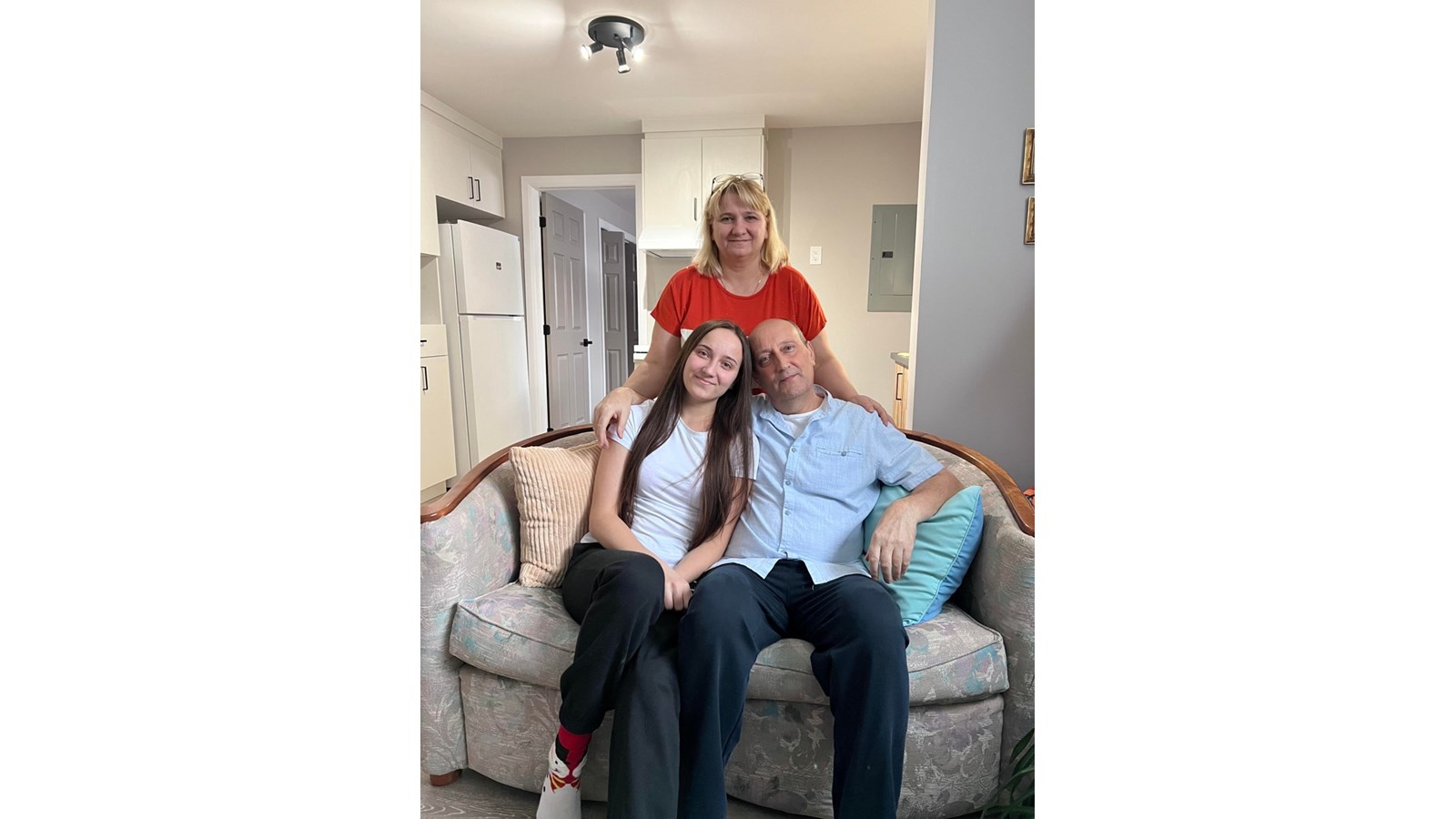 Inna et Gena ont donc réussi à fouler le sol canadien pour s’installer dans un appartement à Richmond. Sur la photo, on reconnait également Violetta.