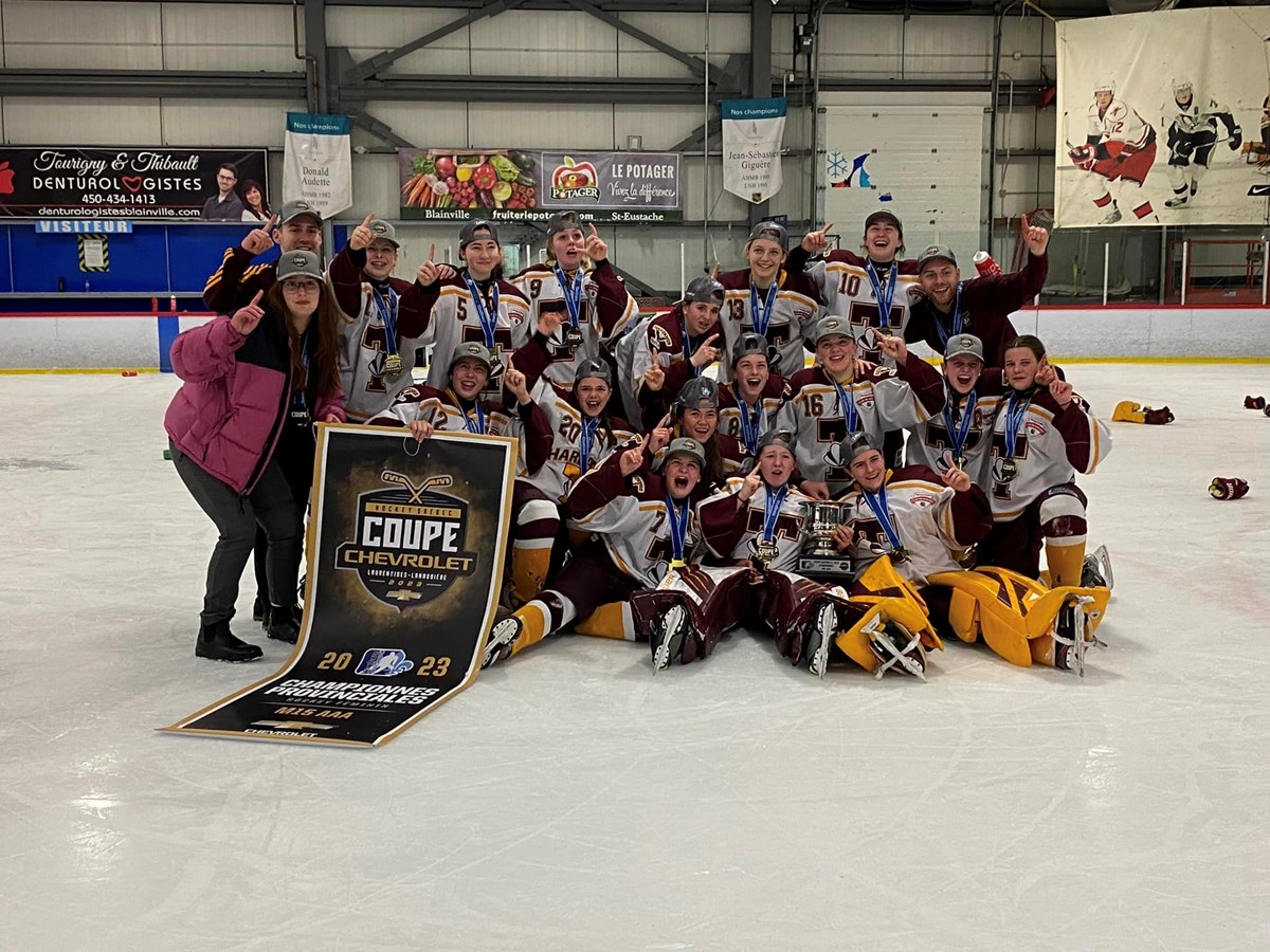 L’équipe féminine des Harfangs de Sherbrooke M-15 AAA a remporté les grands honneurs de la finale de la Coupe Chevrolet (championnats provinciaux) qui se tenait du 6 au 9 avril dans les régions des Laurentides et de Lanaudière.