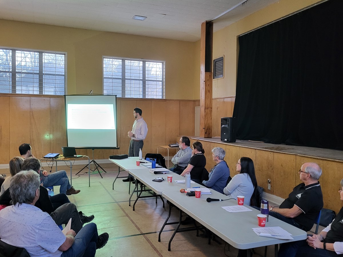 Une séance d’information citoyenne avec les résidents et commerçants des secteurs plus particulièrement touchés par les travaux d’infrastructures majeurs, s’est tenue le mardi 4 avril dernier au centre Mgr Thibault à Danville.