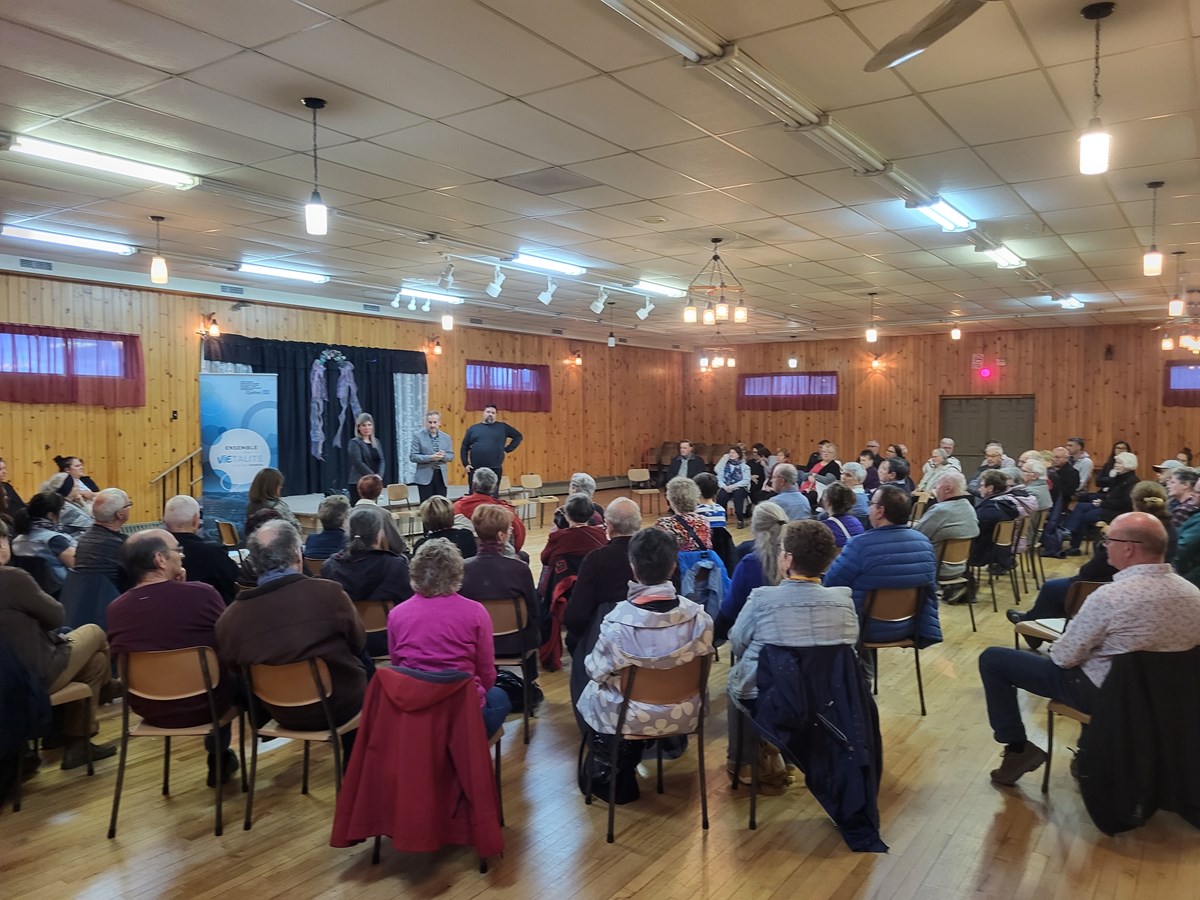 Salle comble pour la visite du Dr Stéphane Tremblay à Val-des-Sources
