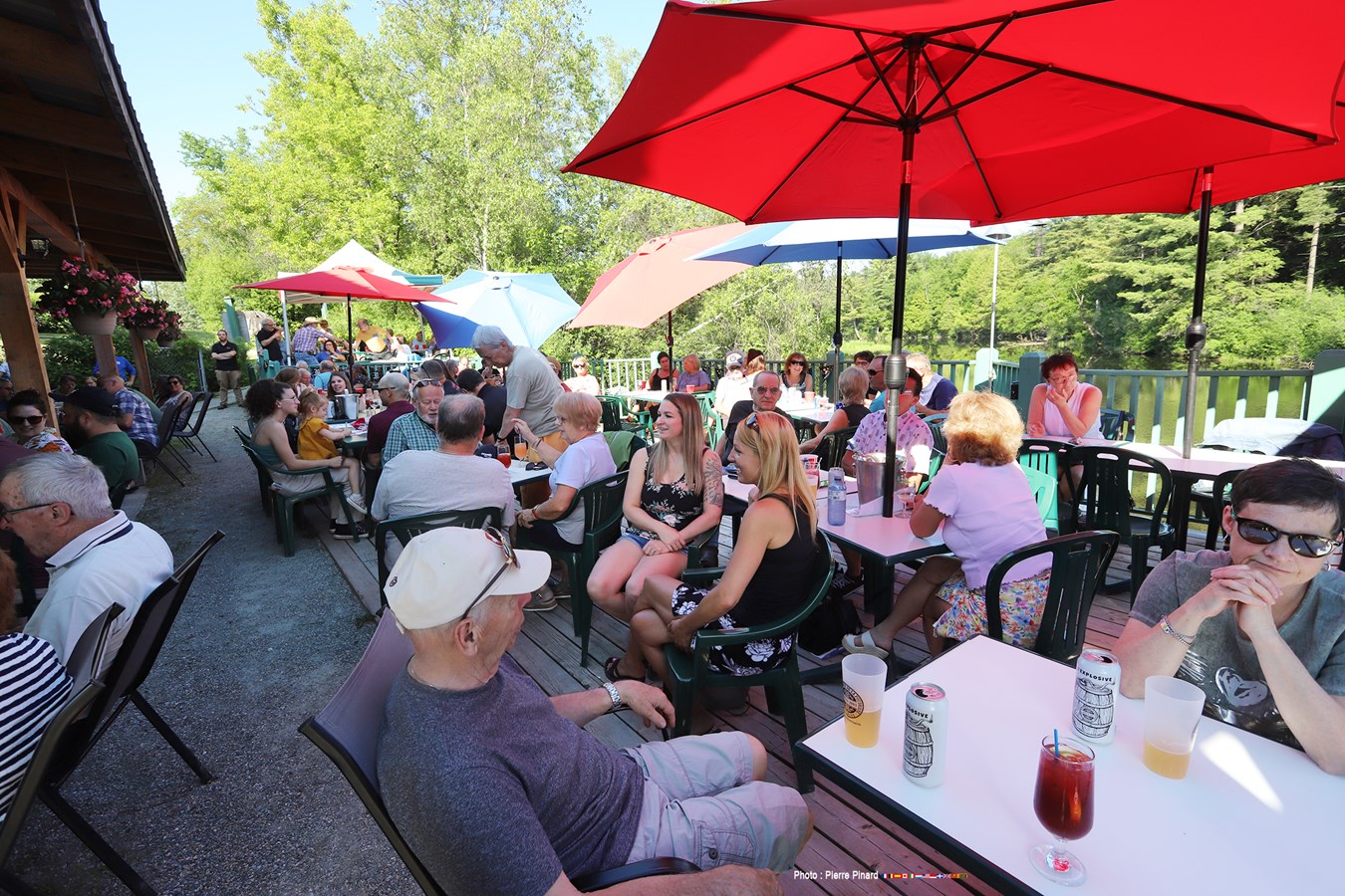 Au moins 180 personnes ont pris part au 5 à 7 durant lequel la direction de la Poudrière a lancé les festivités du 30e anniversaire.