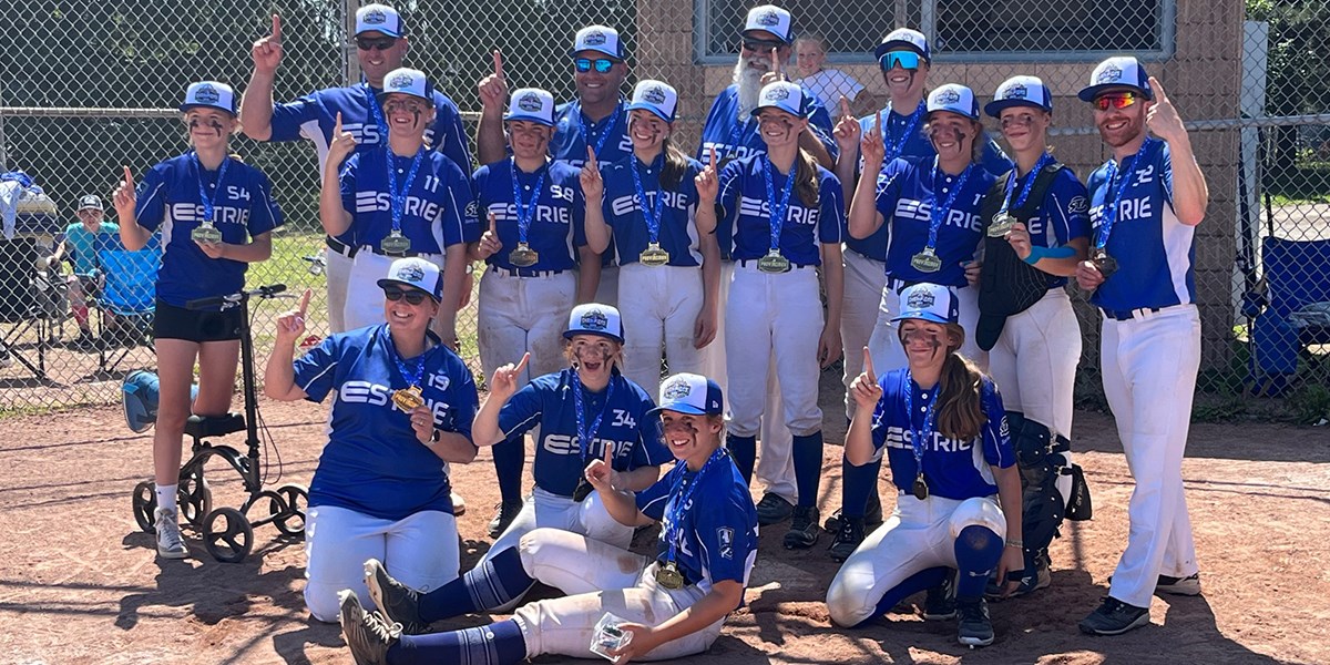 Marilou, Sophie et les Panthères 16U de l’Estrie championnes provinciales
