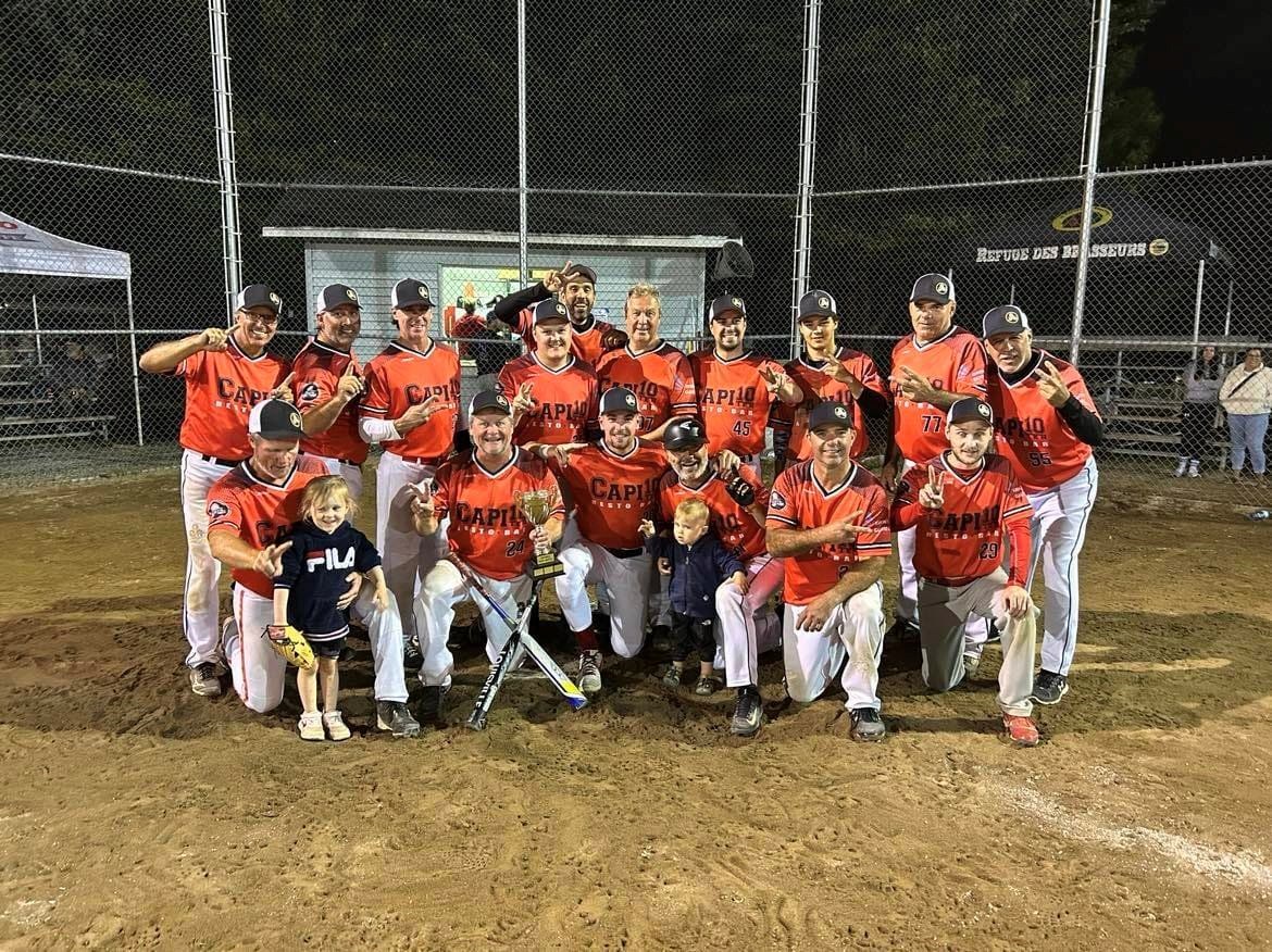 Les joueurs de softball du Resto-Bar Capi10 se sont mérité un 2e titre au sein du circuit C du Challenge Centre-du-Québec, en remportant le tournoi de Sherbrooke le 20 août dernier.