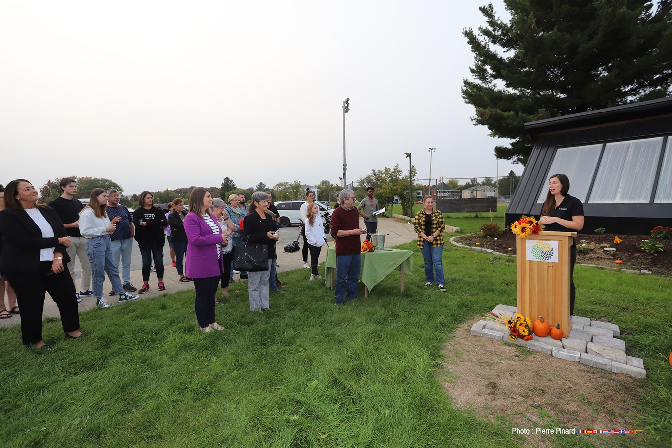 Ils étaient nombreux à prendre part à l’inauguration de la serre du Tournesol.