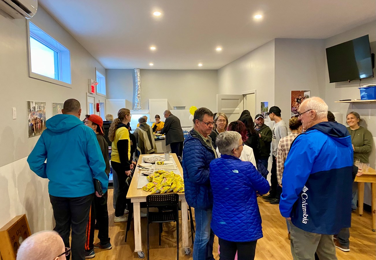 Une centaine de personnes ont pris part à l’inauguration des nouvelles installations aménagées dans un ancien garage attenant aux locaux actuels, situés au 253, rue Saint-Georges, à Windsor.