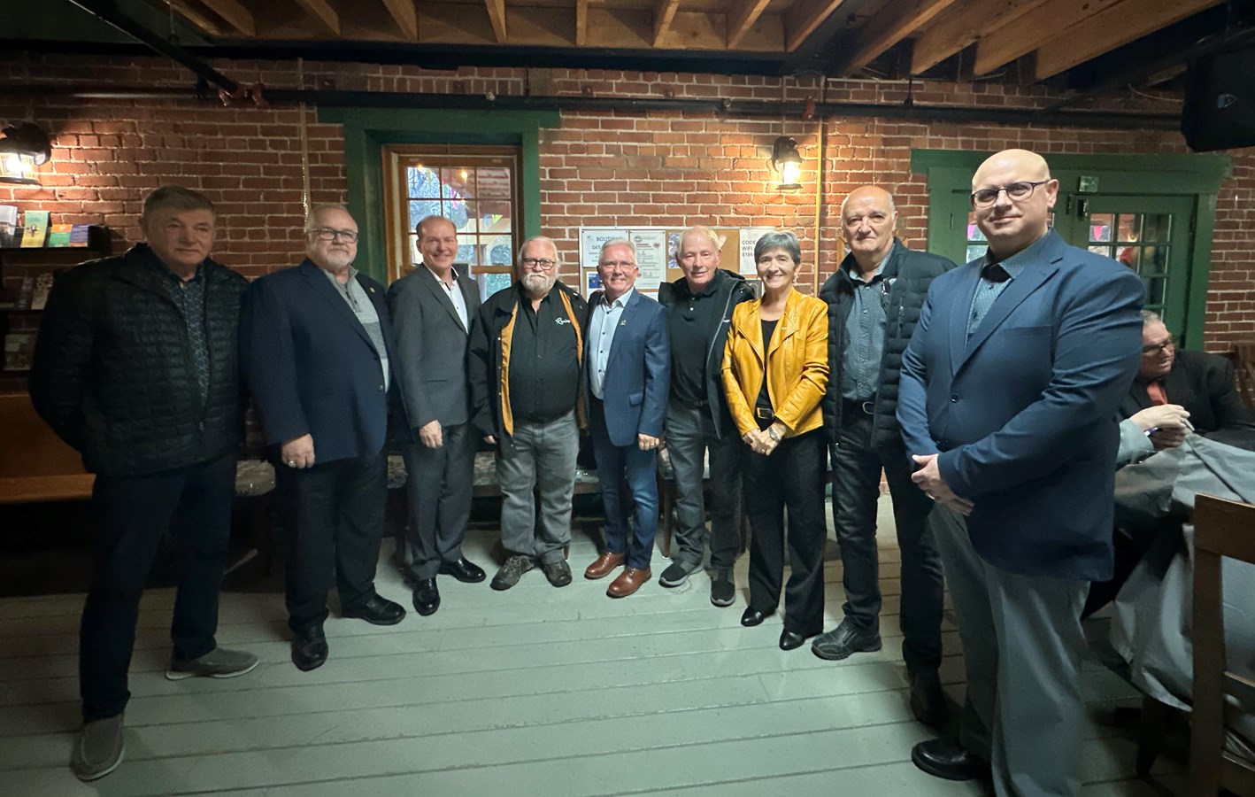 Plusieurs maires de la région ont pris part à cette activité en soutien au député de Richmond.