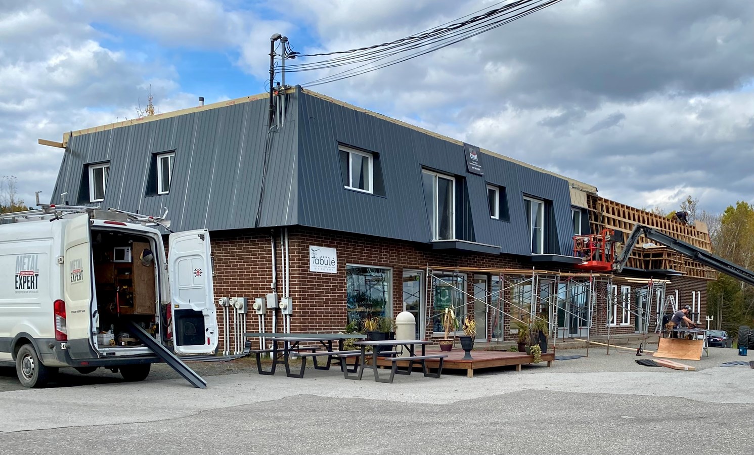 Depuis 2019, ce guichet automatique, situé à proximité du Café Fabulé, a enregistré une baisse de 37 % des transactions.
