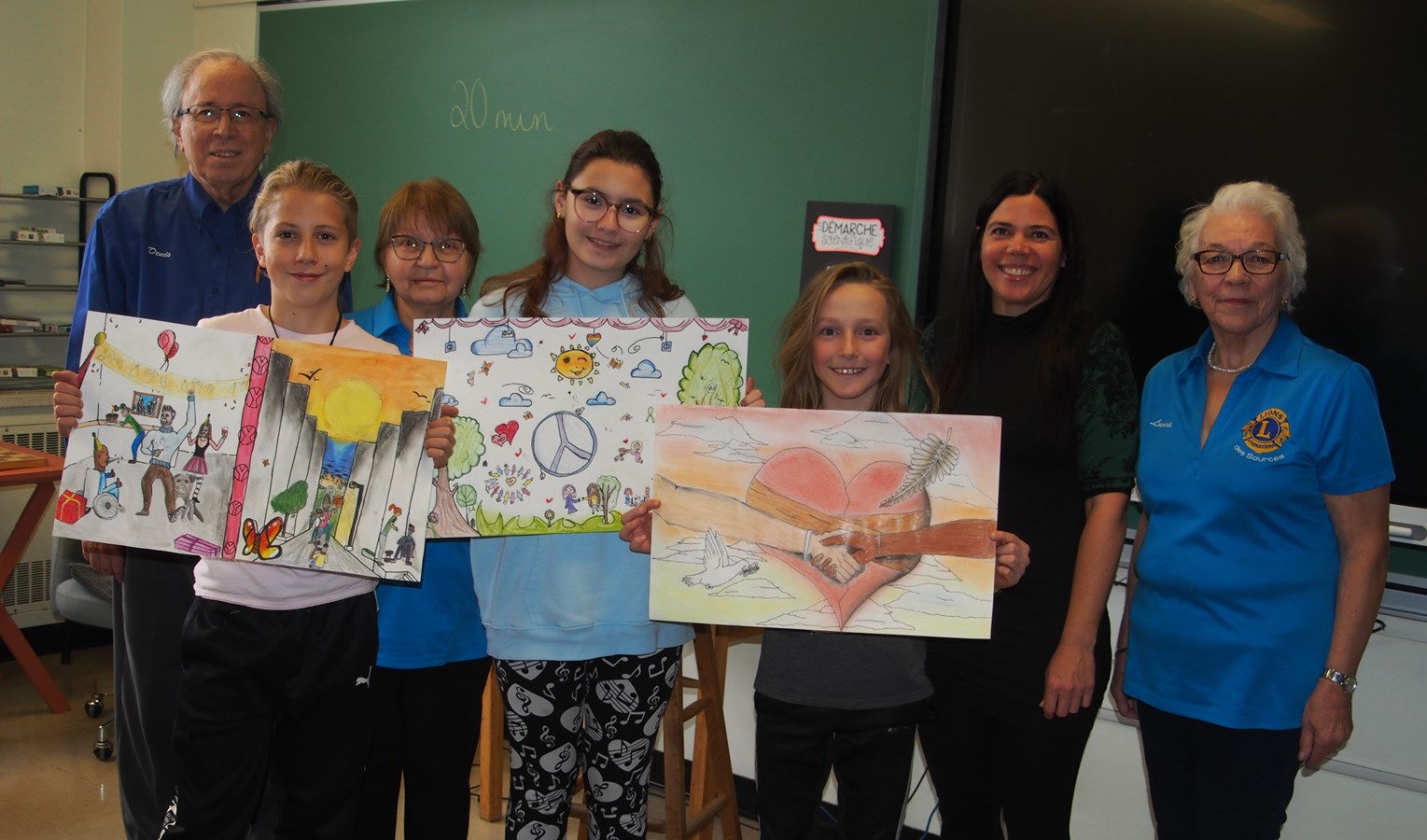 Lion Denis Brouillard, Ézékiel Nadeau, 3e prix de 20 $, Lion Pauline Dubois-Landry, Maélie Nadeau, 2e prix de 30 $, Philias Darveau 1er prix de 50 $, Julie Element, enseignante à l'école La Passerelle et Lion Lucie Gagné.