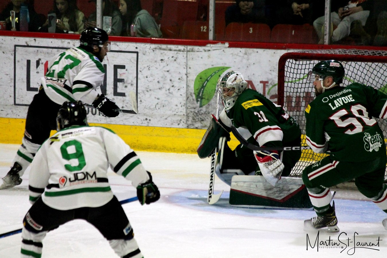 Le Desjardins – Wild double les Cougars à Warwick