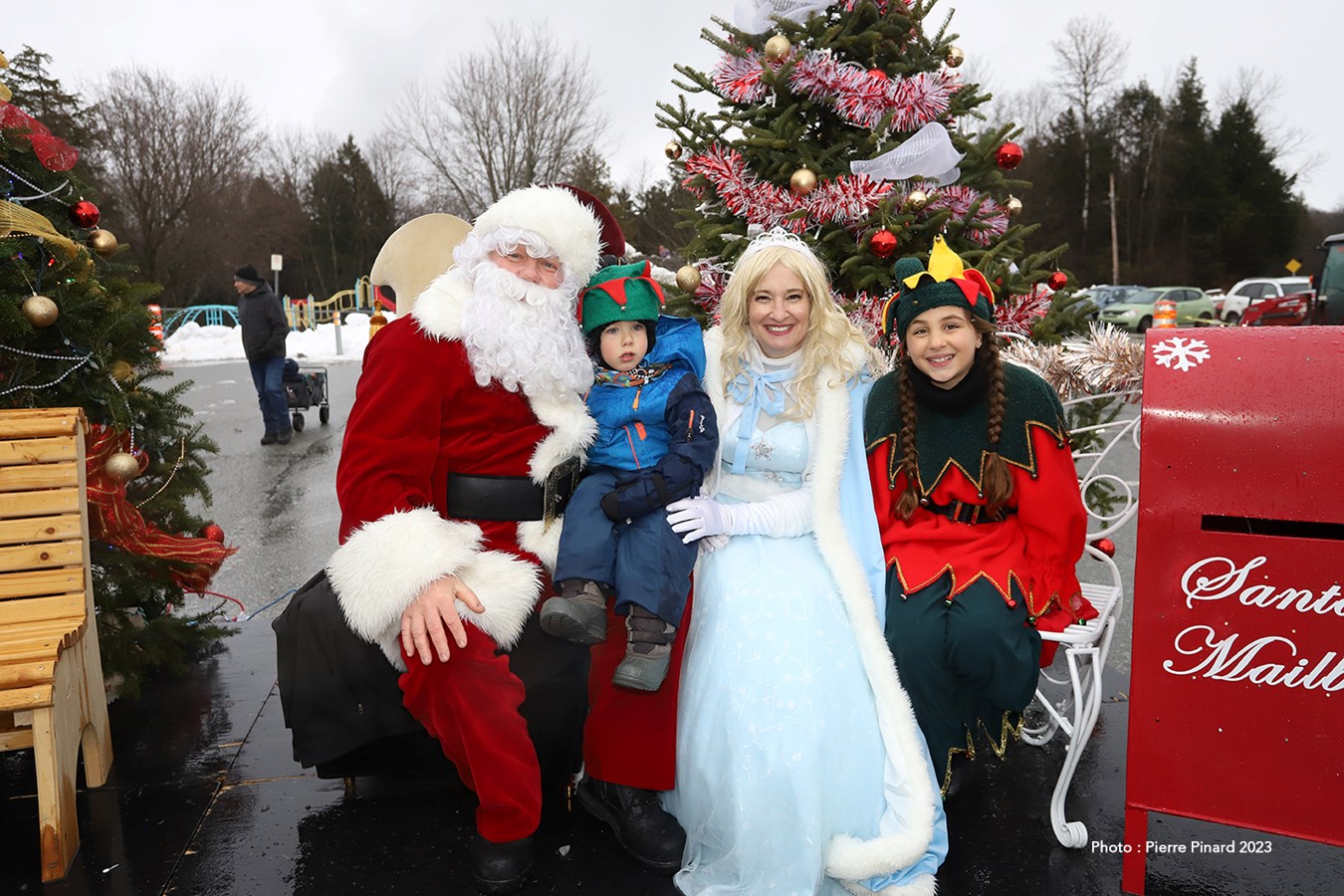 Malgré la pluie, le père Noël arrive à Windsor