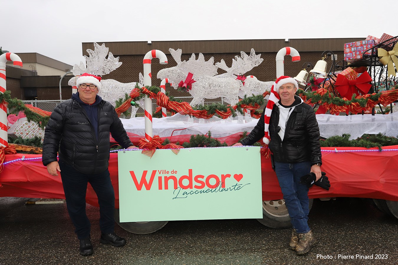 Malgré la pluie, le père Noël arrive à Windsor