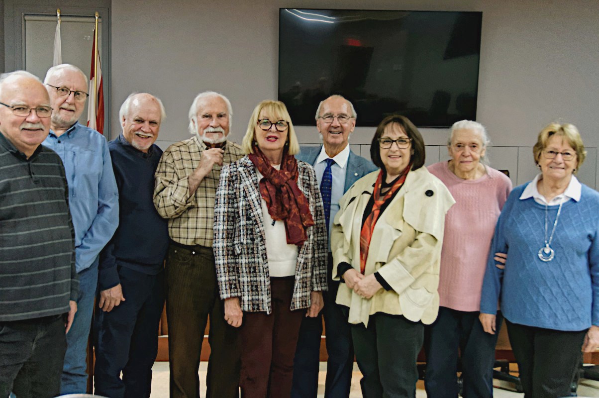 André Desharnais, Mario Leblanc, André Beaumier, Francesco Spertini, Madame Lisette Jean et Monsieur Gérard Veilleux, conférencier, Nicole Goudreau, Franca Spertini et Solange Goudreau