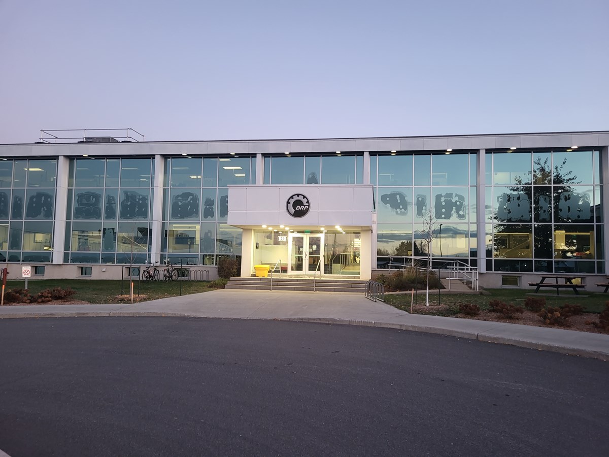 Le géant manufacturier de véhicules récréatifs BRP de Valcourt est une entreprise bien présente dans le paysage estrien, québécois et mondial depuis plusieurs décennies déjà.