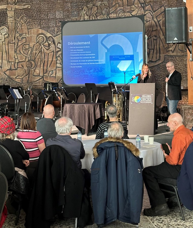La municipalité tenait un important point de presse, afin de souligner les 125 ans de la ville d’Asbestos, devenue Val-des-Sources le samedi 27 janvier.