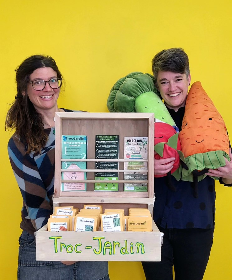 Marjolaine Delisle, Agente de projet Troc-Jardin pour les Tabliers en Folie et Myriam Campeau, directrice des Tabliers en Folie cuisines collectives.