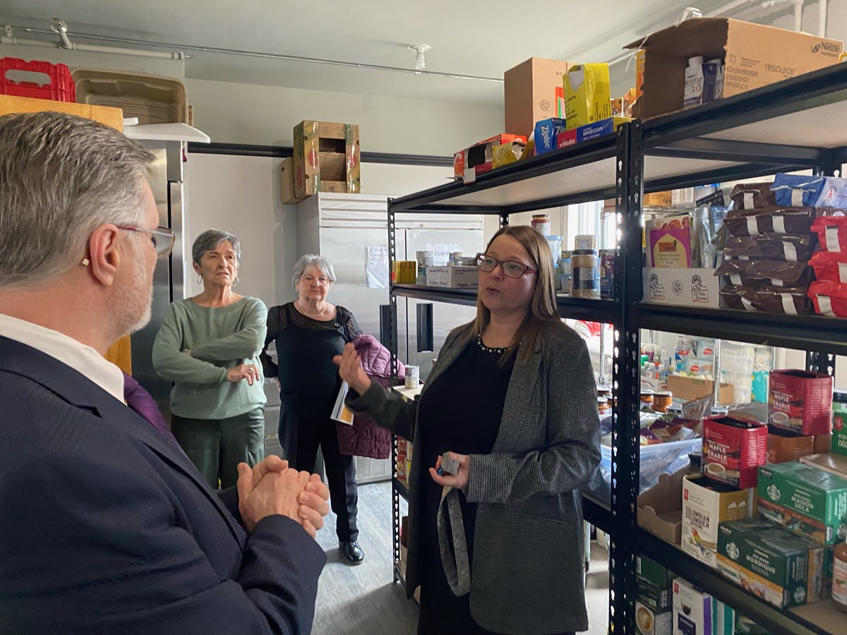 La directrice générale du Centre d’action bénévole de Windsor et région, Nathalie Boisvert, a invité les partenaires à faire une visite des lieux.
