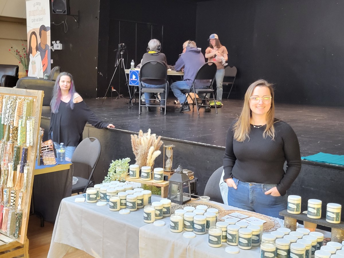 Le samedi 11 mai, l’organisme communautaire La Croisée des sentiers de Val-des-Sources tenait pour une troisième édition, l’atelier de tatouage public, en guise de support à la cause de la maladie mentale.