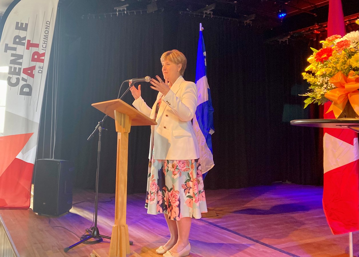 La députée de Compton-Stanstead et ministre du Revenu national, Marie-Claude Bibeau, a confirmé la subvention en conférence de presse.